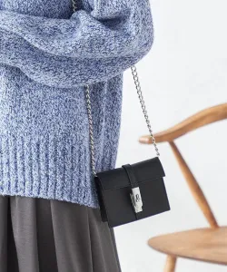 Миниатюрная сумка через плечо с цепочкой Avv, цвет Black