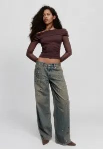 Джинсы свободного кроя в стиле бойфренд с заклепками Bershka, Blue Denim