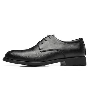 Мужские черные туфли Shanpijiang с ажурными вставками