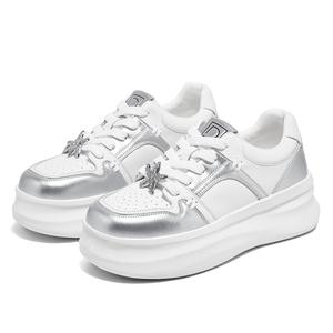 Белые кроссовки легкие износостойкие и нескользящие низкие скейтбордские женские D:FUSE SCANDINAVIA, экрю/серебро