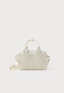 Сумка Calvin Klein BOLD ELONGATED MINI TOTE, White