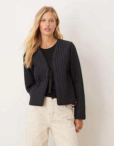 Стеганая куртка VILA с завязкой спереди черного цвета