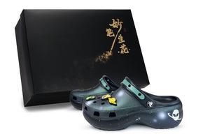 Классические платформенные клоги Unisex Crocs, черный/фиолетовый/зеленый