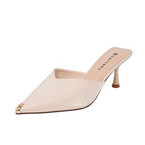 GUDIANFENGDU Женские противоскользящие противоударные тапочки с закрытым носком бежевые, цвет Beige