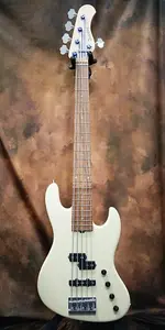 Бас-гитара Sadowsky MetroLine Artist Line 21 ладов с Вердиным Уайтом, корпус из красного ольха, гриф из морадо, 5 струн - сплошной Олимпийский белый, высокий глянец