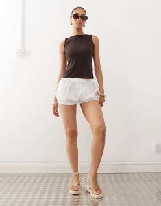 Топ на бретельках с вырезом-лодочкой в будние дни темно-коричневого цвета