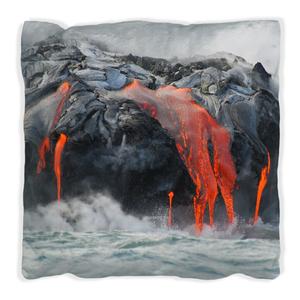 Подушка Wallario Premium, мягкая поверхность, с мотивом «Потоки лавы в море», размер: 60 x 60 см, с белой спинкой