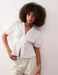 Топ COLLUSION с завязками спереди, рукавами-буфами и присборенной талией