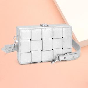 Искусственная кожа плетеная квадратная сумка-кроссбоди FASHNZFAB, серебряный