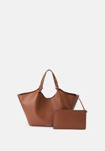 Сумка-шоппер DKNY PAULA COMMUTER LARGE TOTE , Saddle/Cognac