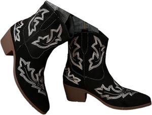 Женские ковбойские сапоги ZQW с широкой посадкой, заостренным носком, ботильоны на низком каблуке с западной строчкой, увеличенные размеры для повседневной носки, Black