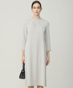 Платье с высоким воротником