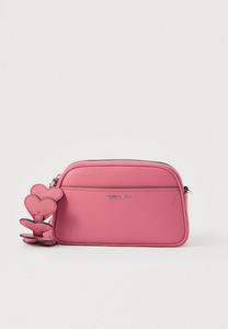 Сумка кросс-боди MICHAEL Michael Kors JET SET CAMERA XBODY, Rosewood/Light Pink