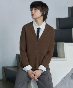 Мягкий вязаный кардиган с V-образным вырезом из смеси кашемира, пригодный для стирки.