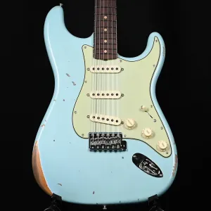 Fender Custom Shop Late-1962 Stratocaster Relic с аппаратурой Closet Classic - Выцветший постаревший Daphne Blue 2025 (CZ587801)