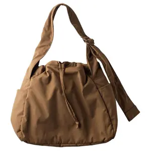 UNIQLO Полиэстеровая сумка через плечо унисекс верблюжьего цвета, Camel