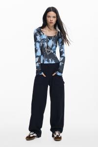 Легкий свитер с цветочным узором