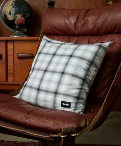 Подушка с градиентным клетчатым узором