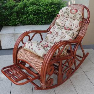 Плетеное кресло-качалка из натурального ротанга с массажной подножкой и мягким матрасом