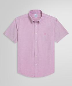 Не требующая глажки эластичная повседневная рубашка оксфорд с коротким рукавом и логотипом GF, стандартный крой.