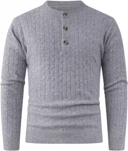 Мужской свитер с воротником-гольф, кабельной вязкой и свободным кроем