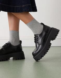 Туфли Buffalo на шнуровке черного цвета