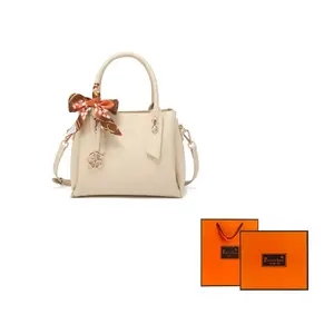 PAYOT Синтетическая кожаная сумка через плечо, Ecru