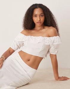 Укороченный топ с оборкой на шее цвета «кремовый» Narrated