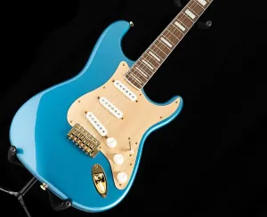 Squier 40-летнее юбилейное издание Stratocaster Gold Edition, цвет Lake Placid Blue