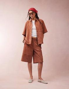 Замшевые шорты-бермуды бежевого цвета Asos Design