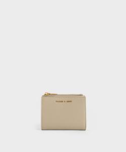 Маленький кошелек Harmonee с застежкой-молнией сверху Charles & Keith, цвет Beige