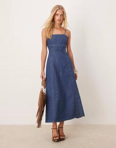 Длинное платье из денима шамбре ASOS DESIGN с утягивающими швами на талии в средне-голубом цвете
