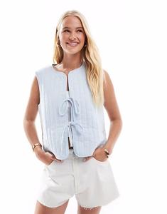 Легкий стеганый летний жилет Pieces с завязками спереди светло-голубого цвета