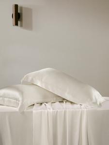 Шелковая наволочка-конверт из Оксфорда 22 Момми LILYSILK, цвет White