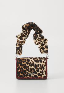 Клатч kate spade new york NATASHA DOWNTOWN LEOPARD FABRIC CARD CASE , Multicoloured/Multi-Coloured