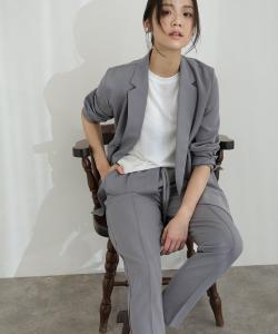 Базовый дизайн брючного костюма Pourvous, цвет Gray