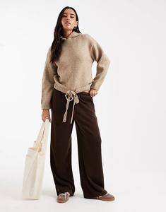 Вязаный джемпер Miss Selfridge с капюшоном и завязкой бежевого цвета