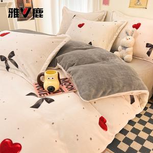 Yalu Комплект постельного белья 1,5 м, 4 предмета: пододеяльник 200x230 см, простыня на резинке, наволочки, сердце с бантом, двусторонний флис