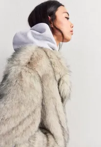 Зимняя куртка Bershka, Beige