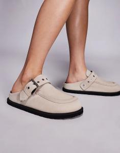 Красные замшевые сабо HUGO с пряжкой из камня