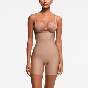 Короткие шорты с высокой талией Core Sculpt SKIMS, цвет sienna