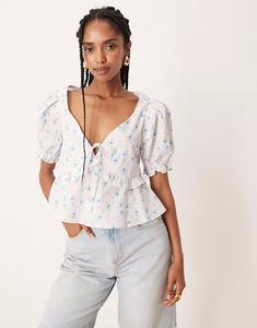 Гламурные топы с V-образным вырезом в бело-голубо-розовых тонах Glamorous