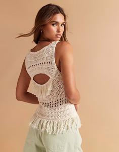 Текстурный топ ASOS DESIGN с открытой спиной и бахромой по низу, связанный крючком, в каменном цвете