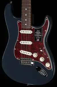 Fender American Professional Classic Stratocaster с грифом из палисандра, выцветший черный (050)