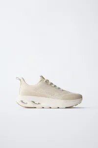 Кроссовки с уникальной деталью Zara, экрю/белый