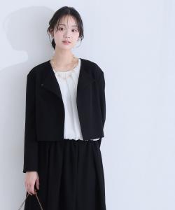 Черный парадный костюм без воротника для церемоний входа и вручения дипломов.