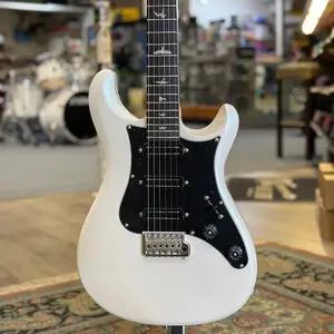 PRS SE NF3, гриф из палисандра, перламутрово-белый #932 с доставкой и чехлом