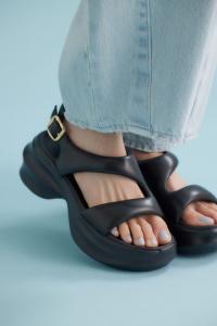 Сандалии с круглым ремешком