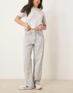 Джинсы GINA TRICOT свободного кроя светло-серого цвета