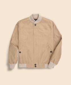 Пиджак-дерби из хлопчатобумажной габардины с чашеобразными плечами. Сделано в Англии.